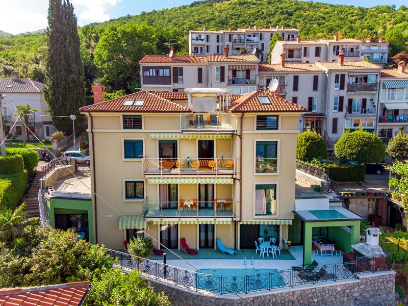 Royalty Apartments