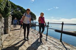 Aktive Spaziergänge und Nordic Walking