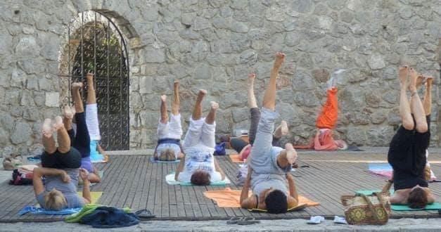 Joga na Ljetnoj pozornici